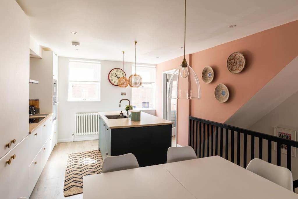 Premium Central House W Parking - Walk Everywhere Bath Exterior photo