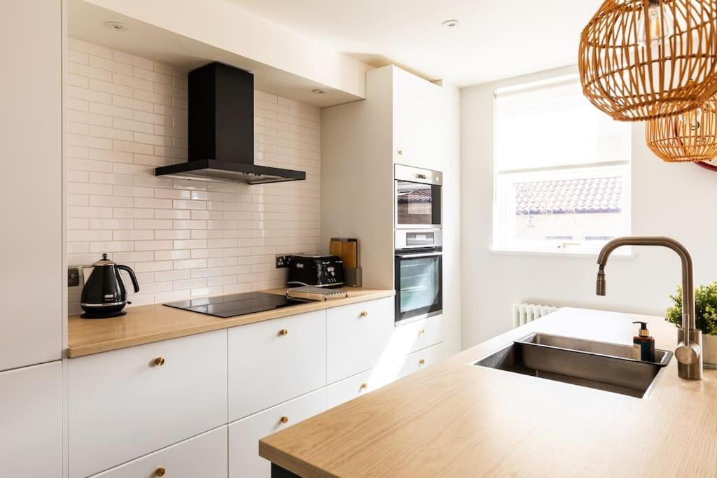 Premium Central House W Parking - Walk Everywhere Bath Exterior photo
